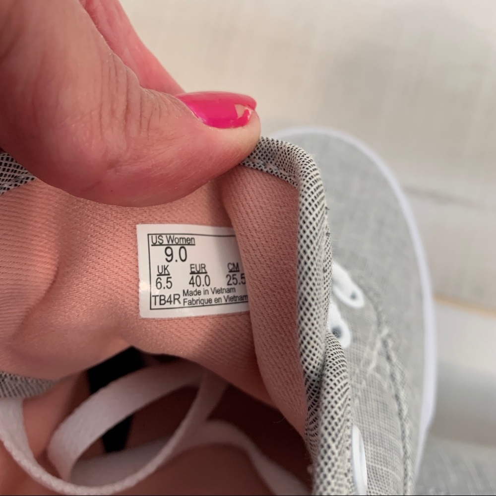 NEW Van’s Off The Wall Canvas Gray Sneakers 9 - Picture 5 of 8